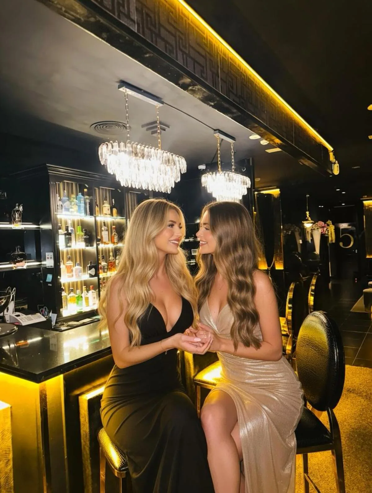 Club D'Angelo chicas en el bar